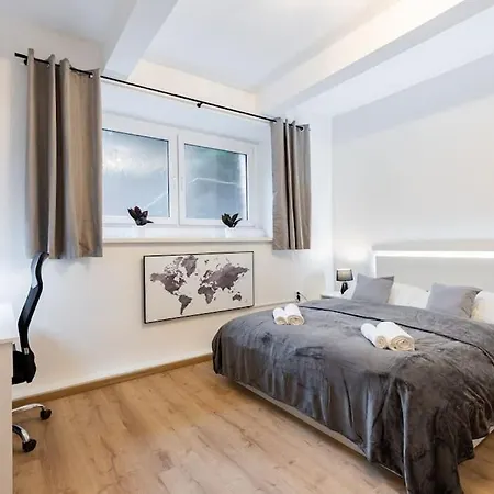 Serenity: Urban Garden Retreat Daire