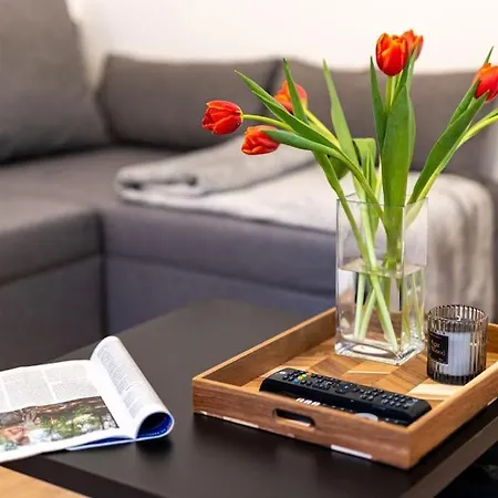 Serenity: Urban Garden Retreat Apartment *