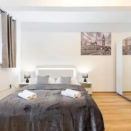 Apartment Serenity: Urban Garden Retreat Bratislava