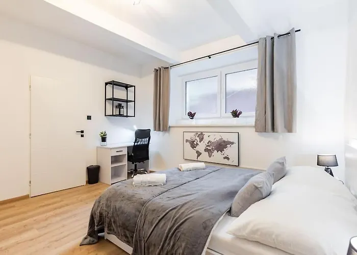 Serenity: Urban Garden Retreat Apartment *