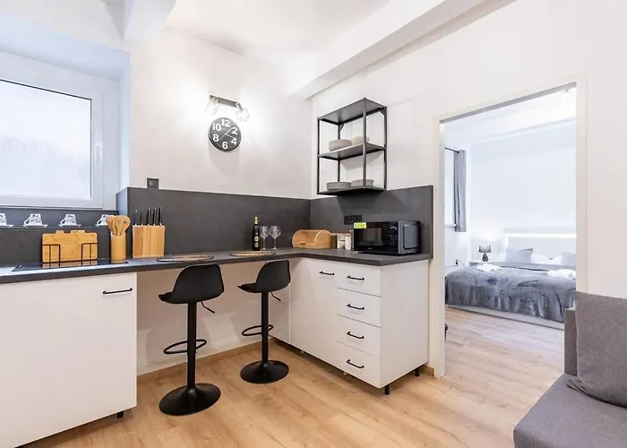 Serenity: Urban Garden Retreat Apartment Pressburg