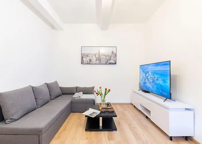 Apartment Serenity: Urban Garden Retreat Pressburg