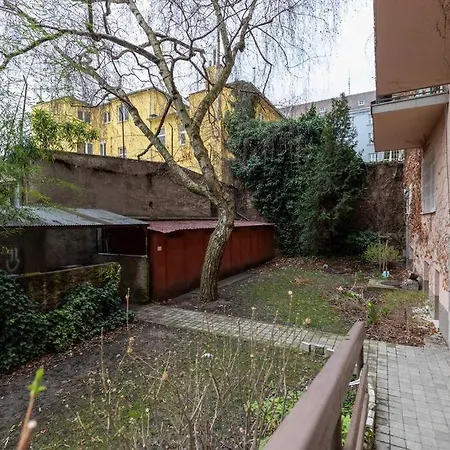 Serenity: Urban Garden Retreat Apartament *