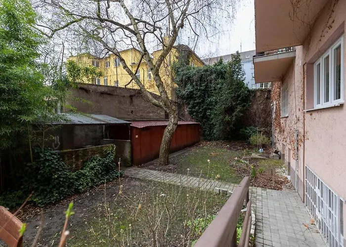 Serenity: Urban Garden Retreat Apartament *